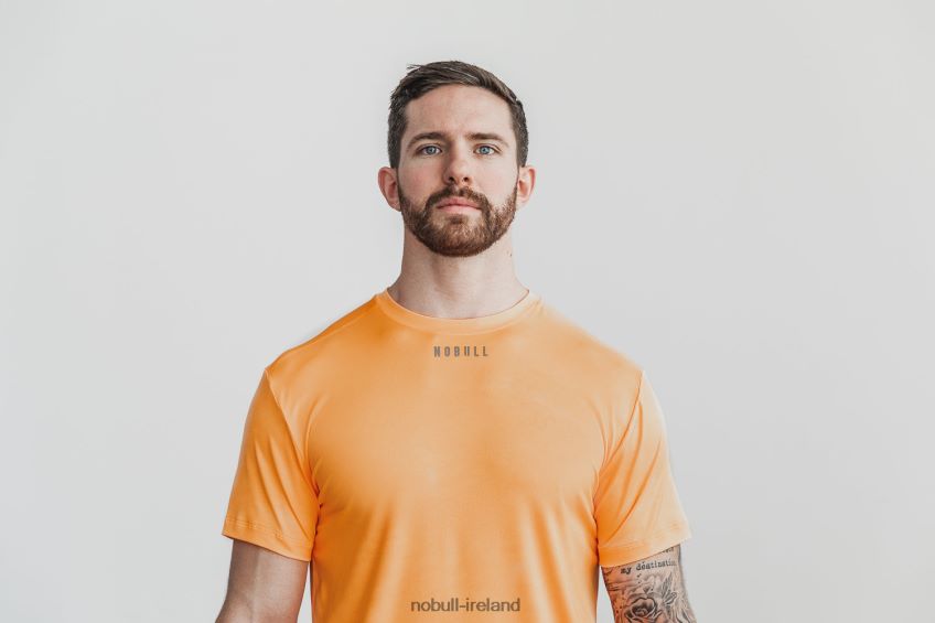 NOBULL N68P2P1006Men's Lightweight Textured Tee (Neon Camo) Orange