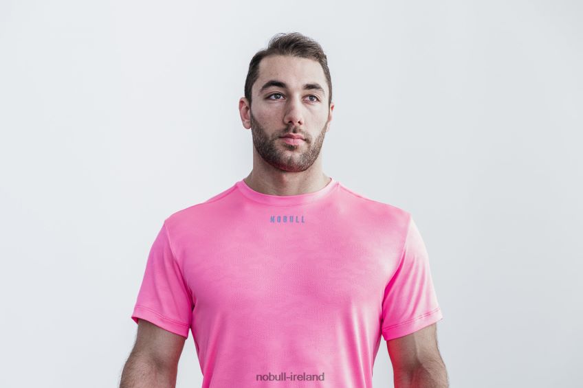 NOBULL N68P2P1007Men's Lightweight Textured Tee (Neon Camo) Pink