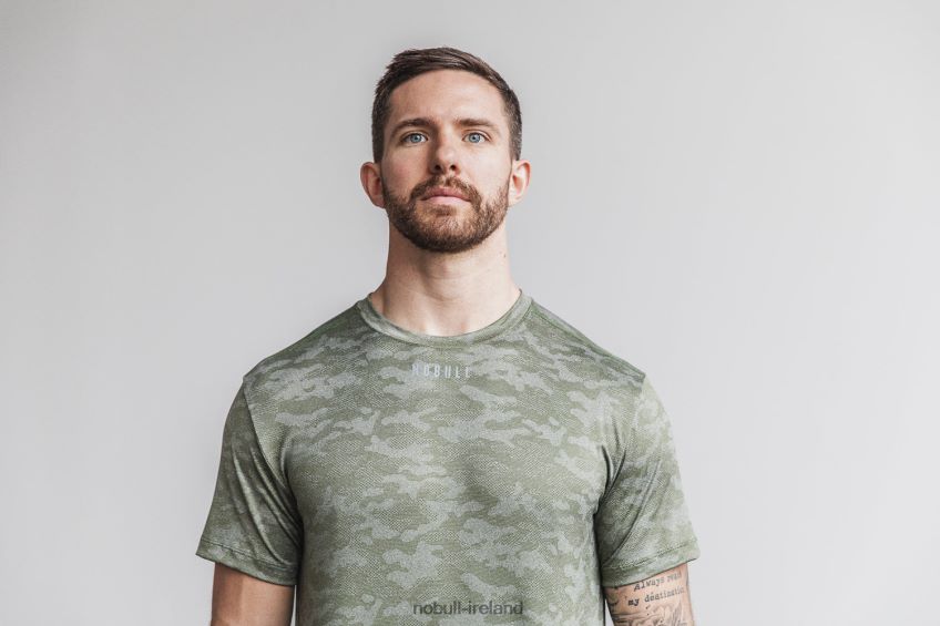 NOBULL N68P2P904Men's Lightweight Textured Tee (Camo) Army