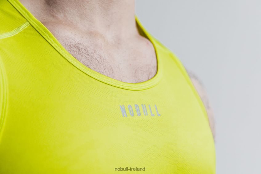 NOBULL N68P2P977Men's Lightweight Textured Tank (Neon Camo) Yellow