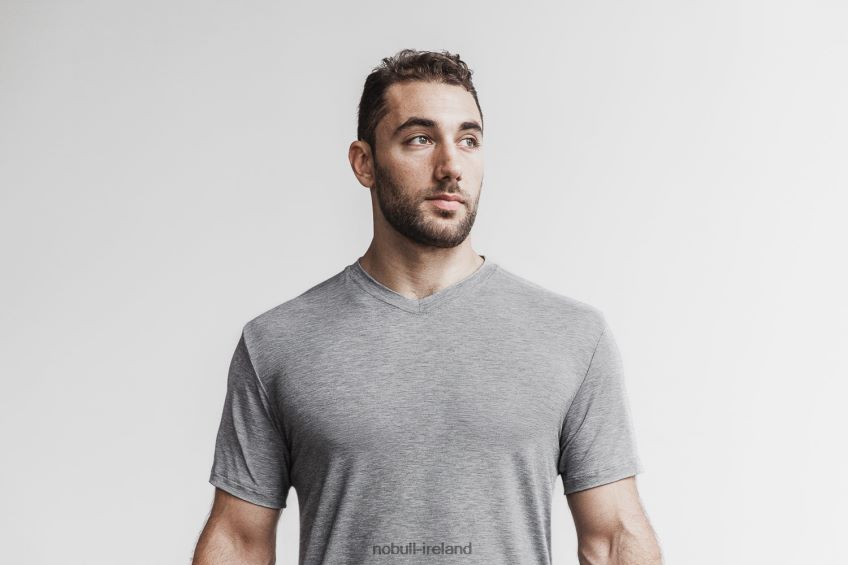 NOBULL N68P2P989Men's V-Neck Tee Grey