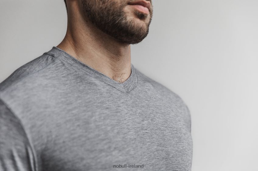 NOBULL N68P2P989Men's V-Neck Tee Grey