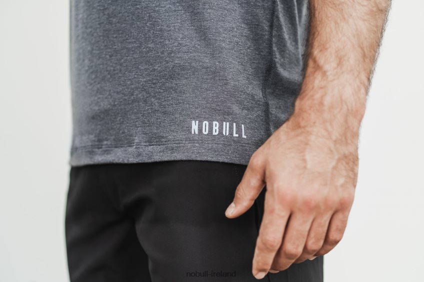 NOBULL N68P2P990Men's V-Neck Tee