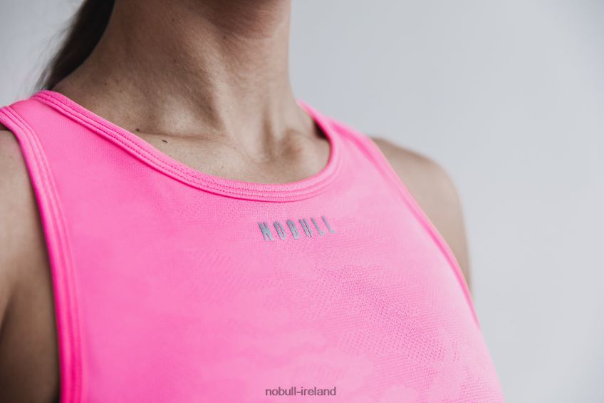 NOBULL N68P2P2470Women's Lightweight Textured Tank (Neon Camo) Pink