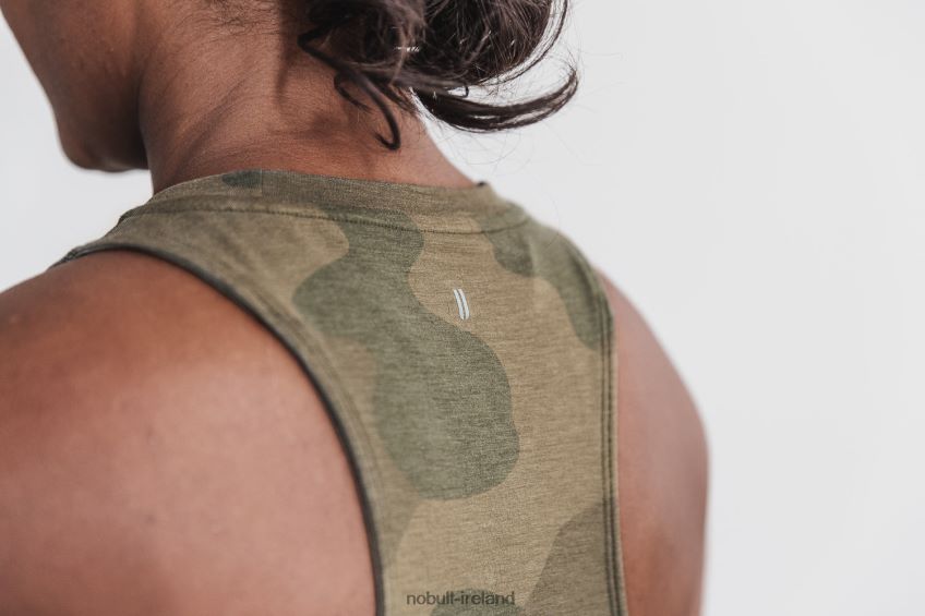 NOBULL N68P2P2537Women's High-Neck Tank (Camo) Army Green