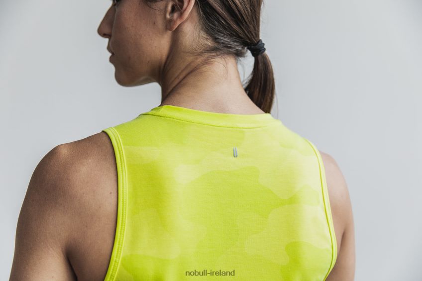 NOBULL N68P2P2567Women's Muscle Tank (Neon Camo) Yellow